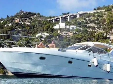 Hotel na wodzie Bateau Zathur Bye Carpe Diem