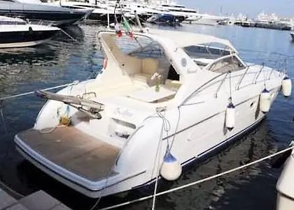 Hotel na wodzie Bateau Zathur Bye Carpe Diem